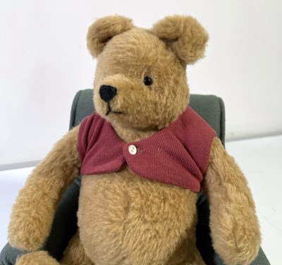 Lot 39 - R. JOHN WRIGHT WINNIE THE POOH AND HIS FAVOURITE CHAIR DOLL