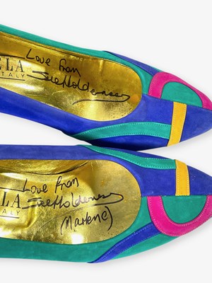 Lot 113 - ONLY FOOLS AND HORSES – CAST SIGNED SHOES.