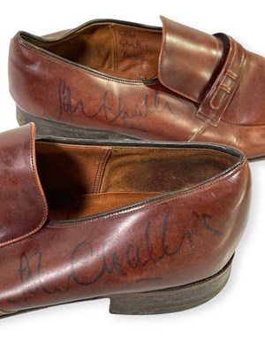 Lot 113 - ONLY FOOLS AND HORSES – CAST SIGNED SHOES.