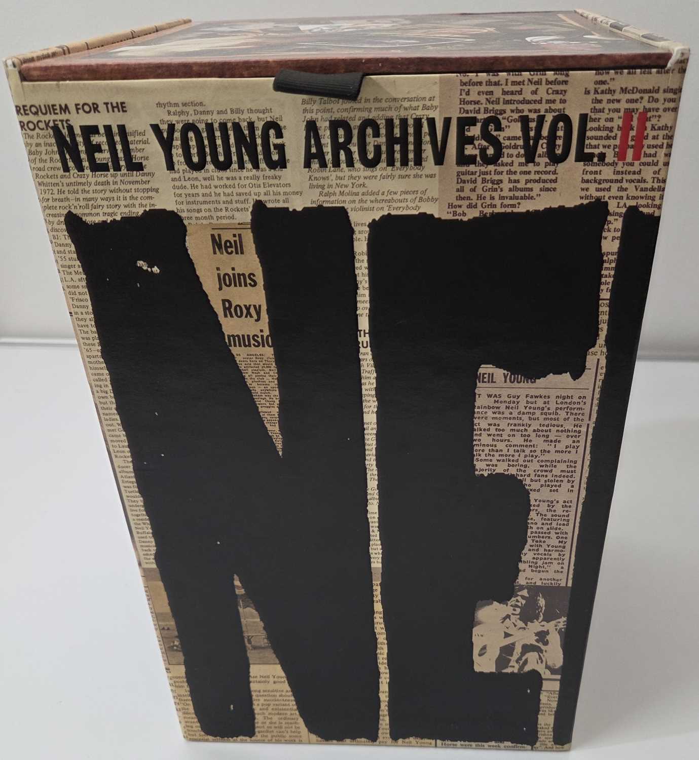 Lot 146 - NEIL YOUNG - ARCHIVES VOL ll - CD BOX SET