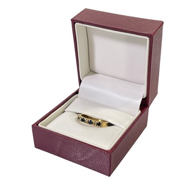 Lot 13 - GOLD JEWELLERY - 18CT GOLD AND SAPPHIRE RING.