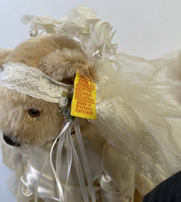 Lot 64 - STEIFF BRIDE (0270/28) AND GROOM (0271/28)