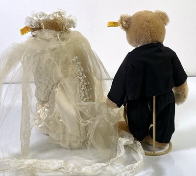 Lot 64 - STEIFF BRIDE (0270/28) AND GROOM (0271/28)