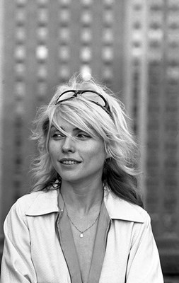 Lot 16 - MARTYN GODDARD - BLONDIE IN CAMERA - DEBBIE HARRY PORTRAIT - PARALLEL LINES