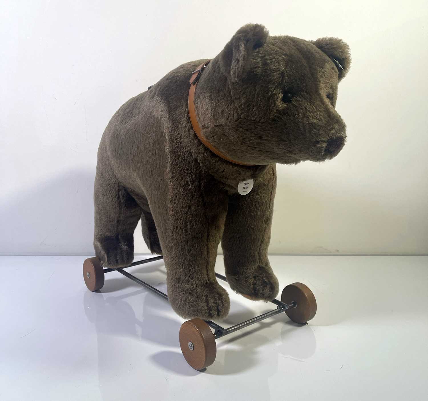 Lot 79 - STEIFF BEAR ON WHEELS 1921 REPLICA - 400384