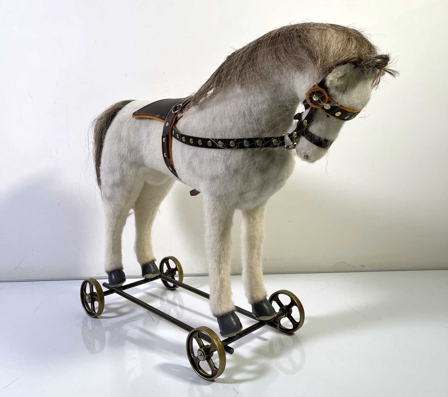 Lot 84 - STEIFF TRAVELLER, HORSE ON WHEELS - 667701