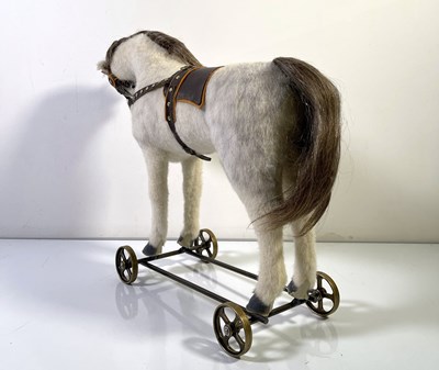 Lot 84 - STEIFF TRAVELLER, HORSE ON WHEELS - 667701