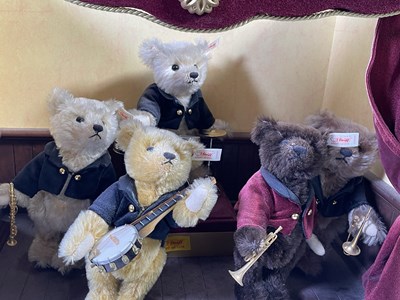 Lot 85 - STEIFF 2000 MILLENIUM DREAM BAND SET