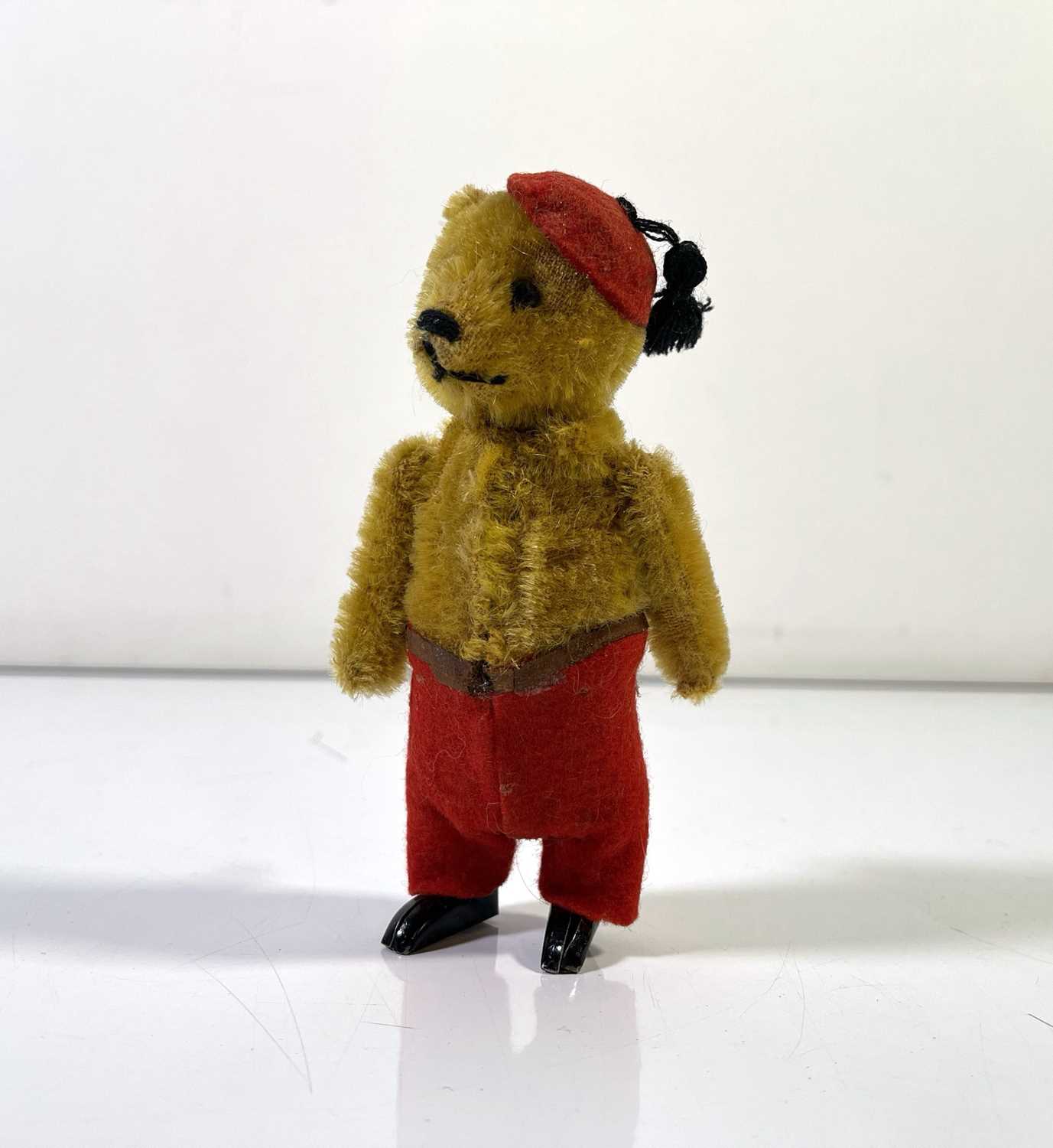 Lot 88 - VINTAGE 1920S SCHUCO WIND-UP BEAR