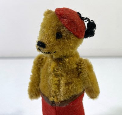 Lot 88 - VINTAGE 1920S SCHUCO WIND-UP BEAR