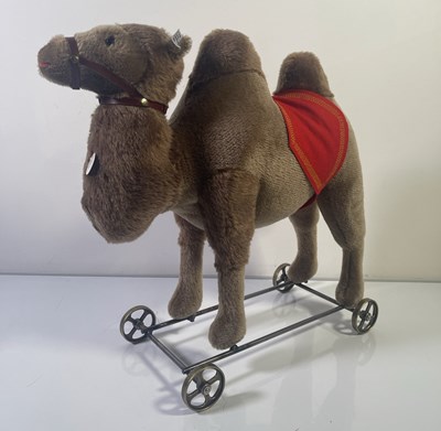 Lot 89 - STEIFF CAMEL ON WHEELS 1908 REPLICA - 400438