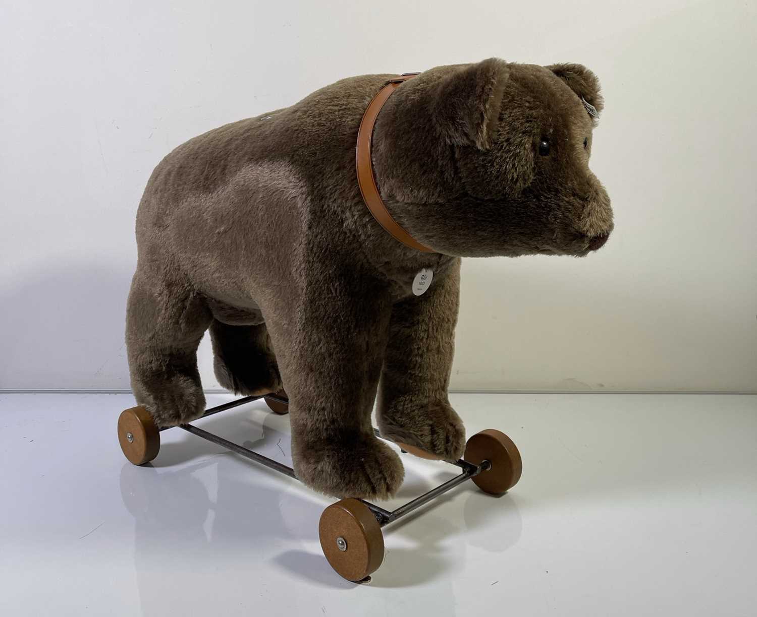 Lot 90 - STEIFF BEAR ON WHEELS 1921 REPLICA - 400384