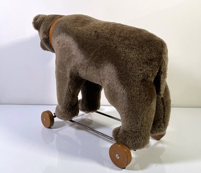 Lot 90 - STEIFF BEAR ON WHEELS 1921 REPLICA - 400384