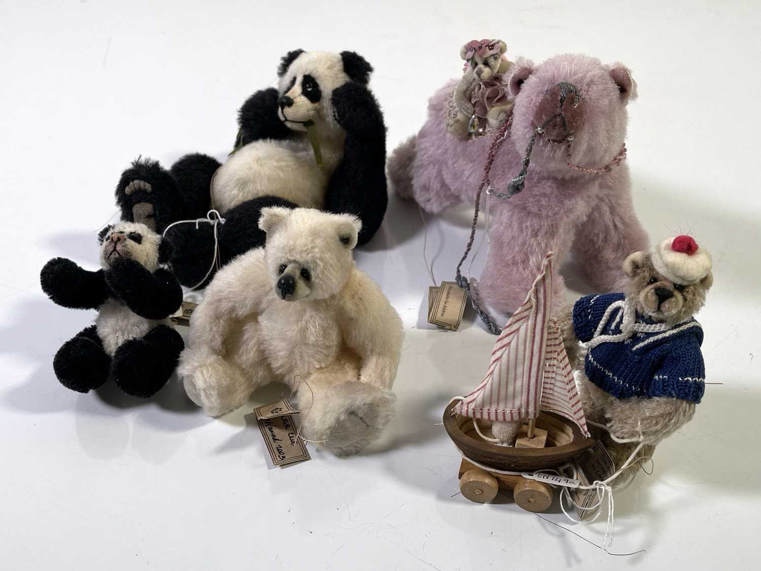 Lot 99 - LORIS HANCOCK BEAR PACK