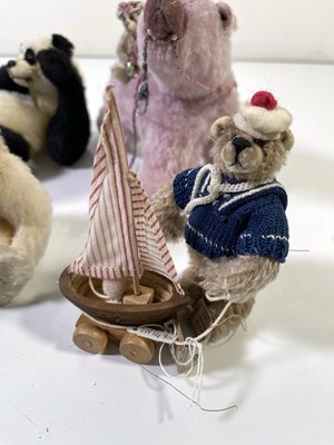 Lot 99 - LORIS HANCOCK BEAR PACK