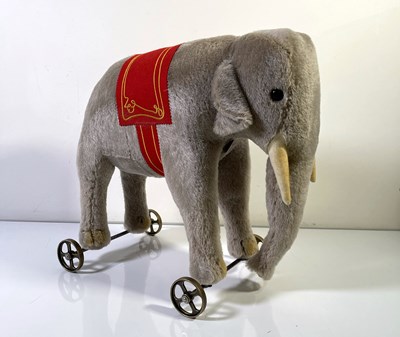 Lot 100 - STEIFF ELEPHANT ON WHEELS 1903/04 REPLICA - 400407