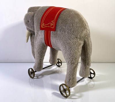 Lot 100 - STEIFF ELEPHANT ON WHEELS 1903/04 REPLICA - 400407