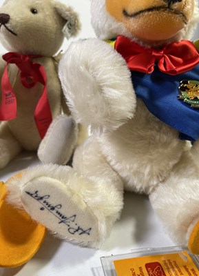 Lot 102 - PACK OF THREE STEIFF BEARS