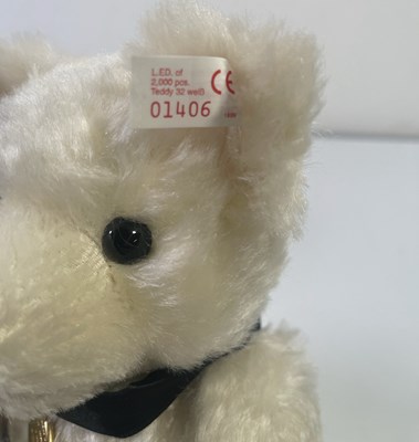Lot 104 - PACK OF THREE STEIFF BEARS