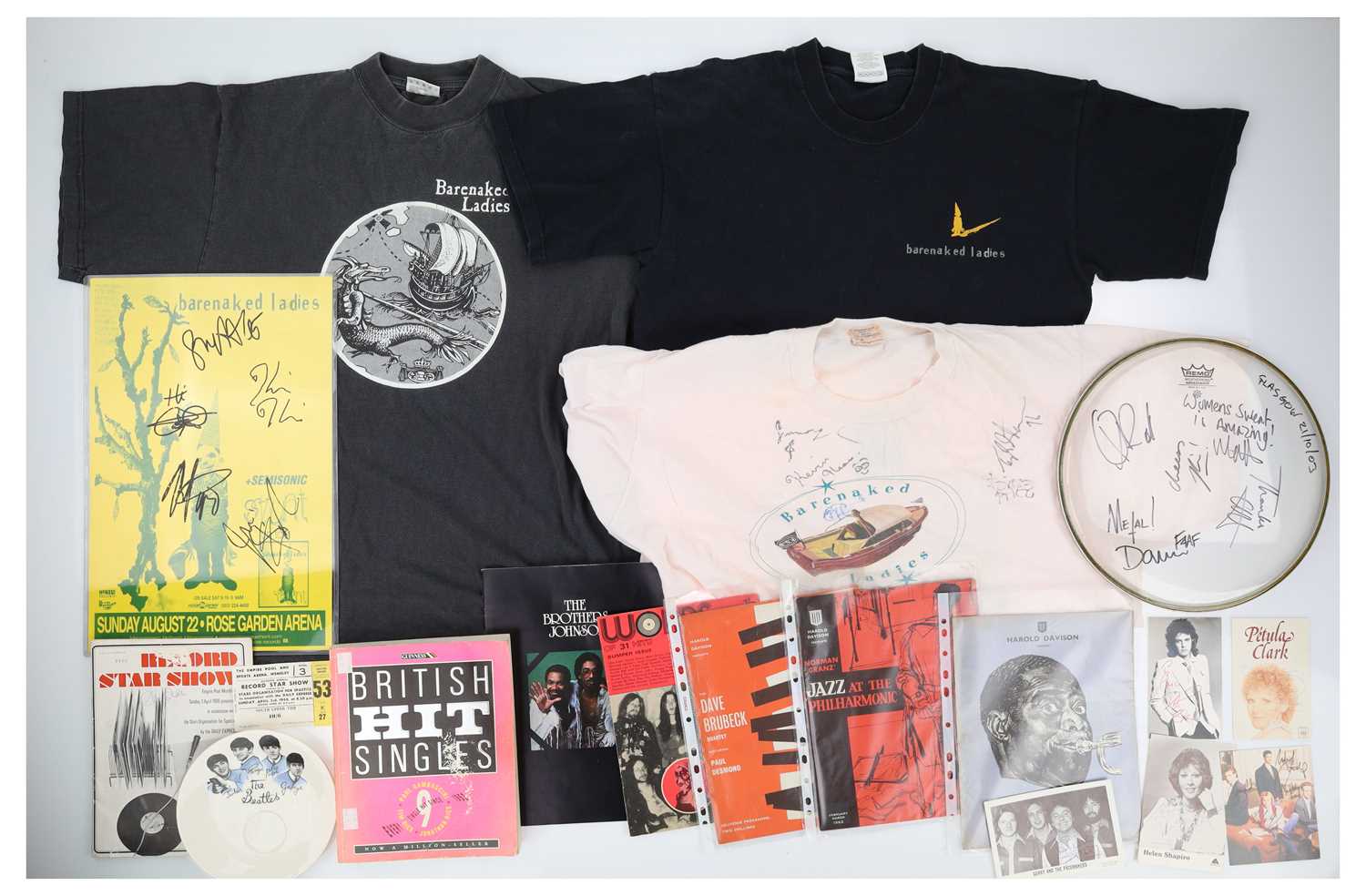 Lot 40 - MUSIC MEMORABILIA INC T-SHIRTS / SIGNED ITEMS.