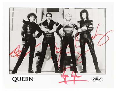 Lot 157 - QUEEN - FULLY SIGNED PROMO PHOTO.