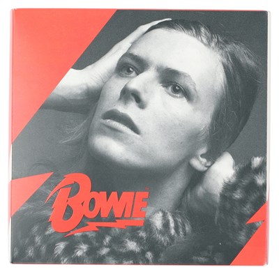 Lot 143 - DAVID BOWIE - ROYAL MINT SILVER PROOF 50Z COIN IN BOX.