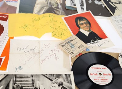 Lot 34 - MUSIC MEMORABILIA INC BADGES / MAGAZINE /VHS.
