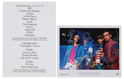 Lot 196 - COLDPLAY - SIGNED PHOTO AND A TOUR SETLIST.