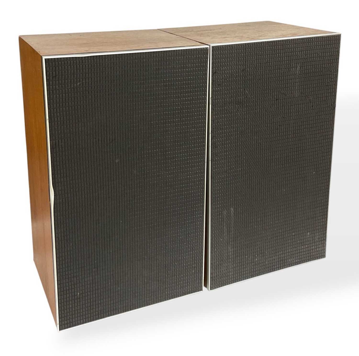 Lot 7 - LEAK SANDWICH 600 SPEAKERS - PAIR.