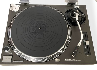Lot 8 - TECHNICS SL-1210 MK2 DIRECT DRIVE TURNTABLE.