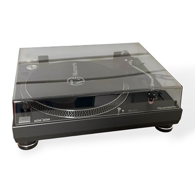 Lot 10 - NUMARK TT250USB DIRECT DRIVE TURNTABLE.