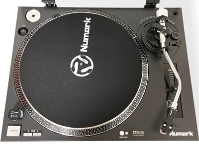 Lot 10 - NUMARK TT250USB DIRECT DRIVE TURNTABLE.