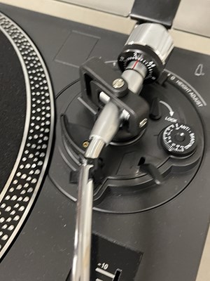 Lot 10 - NUMARK TT250USB DIRECT DRIVE TURNTABLE.
