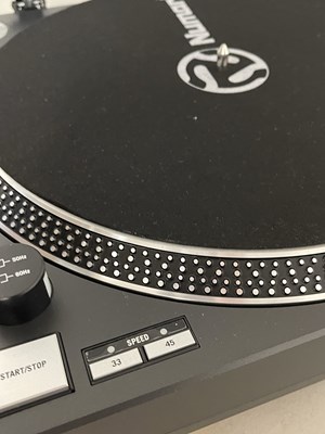 Lot 10 - NUMARK TT250USB DIRECT DRIVE TURNTABLE.