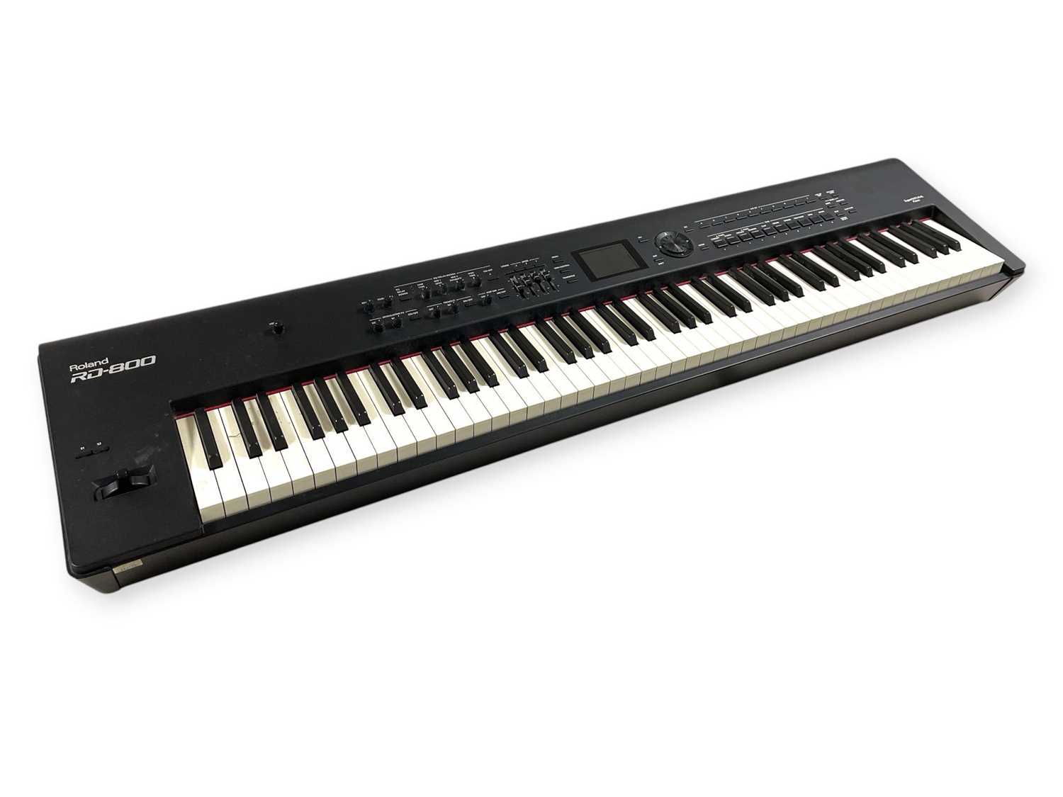 Lot 6 - ROLAND RD – 800 PIANO KEYBOARD.