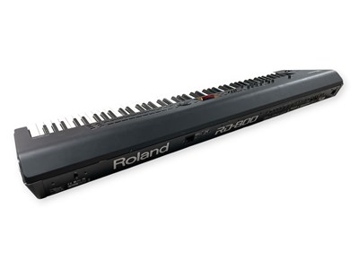 Lot 6 - ROLAND RD – 800 PIANO KEYBOARD.