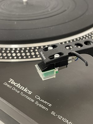Lot 25 - TECHNICS SL-1210MKII DIRECT DRIVE TURNTABLE.