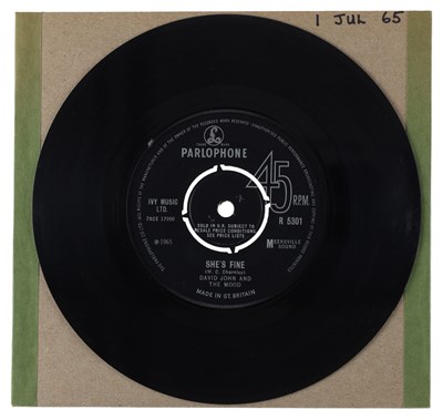 Lot 124 - DAVID JOHN AND THE MOOD – DIGGIN' FOR GOLD UK PARLOPHONE 7” (R 5301)