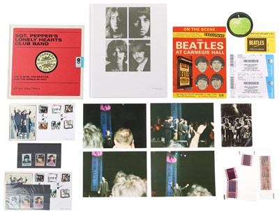 Lot 132 - THE BEATLES - MEMORABILIA COLLECTION INC 2018 DELUXE WHITE ALBUM CD/DVD SET.