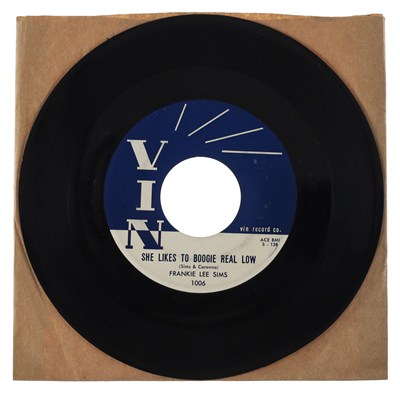 Lot 200 - FRANKIE LEE SIMS – SHE LIKES TO BOOGIE REAL LOW US VIN 7” (1006)