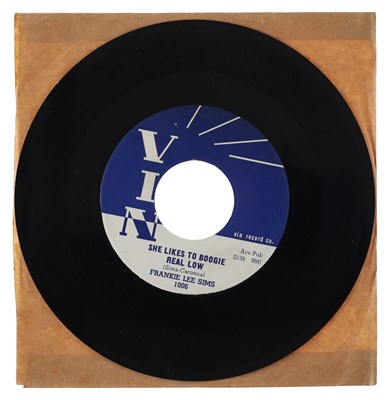 Lot 202 - FRANKIE LEE SIMS – SHE LIKES TO BOOGIE REAL LOW US VIN 7” (1006)