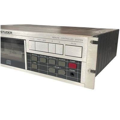 Lot 19 - STUDER A725 PROFESSIONAL CD PLAYER.