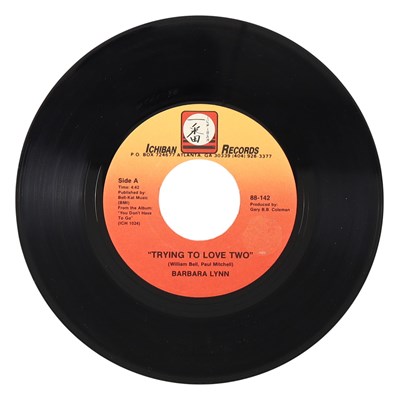 Lot 136 - BARBARA LYN - 'TRYING TO LOVE TWO' 7" - USA 80'S MODERN SOUL RARITY