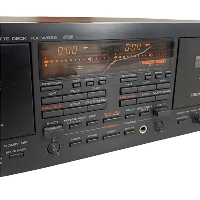 Lot 21 - YAMAHA KX-W952 STEREO DOUBLE CASSETTE DECK.