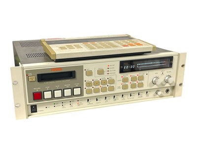 Lot 24 - FOSTEX D-20B DAT RECORDER & 8320 REMOTE CONTROL UNIT.