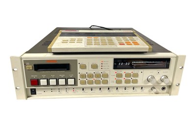 Lot 24 - FOSTEX D-20B DAT RECORDER & 8320 REMOTE CONTROL UNIT.