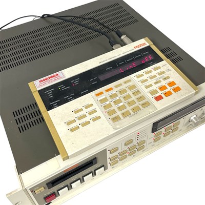 Lot 24 - FOSTEX D-20B DAT RECORDER & 8320 REMOTE CONTROL UNIT.