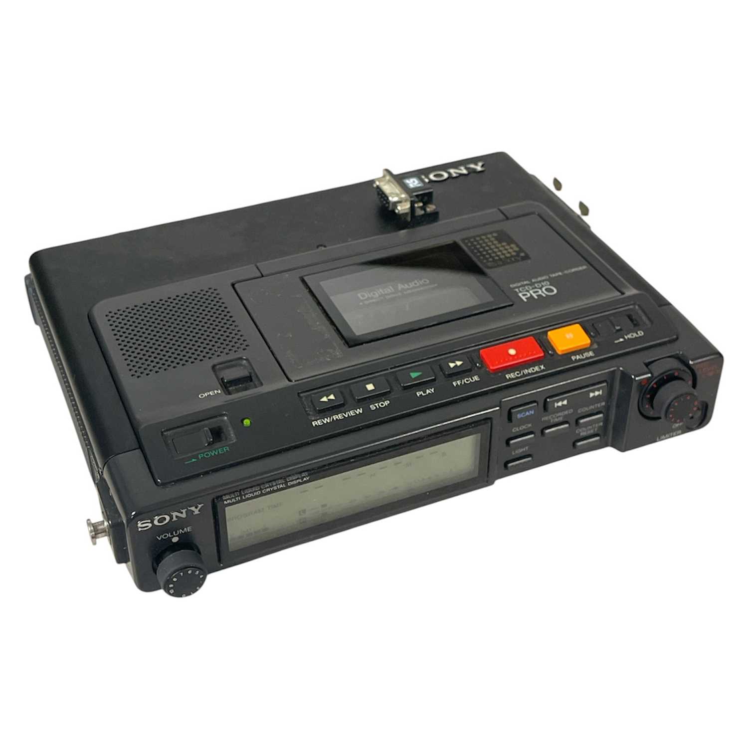 Lot 27 - SONY TCD-D10 PRO PORTABLE DAT RECORDER.