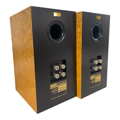 Lot 33 - PRO AC TABLETTE 2000 BOOKSHELF SPEAKERS.