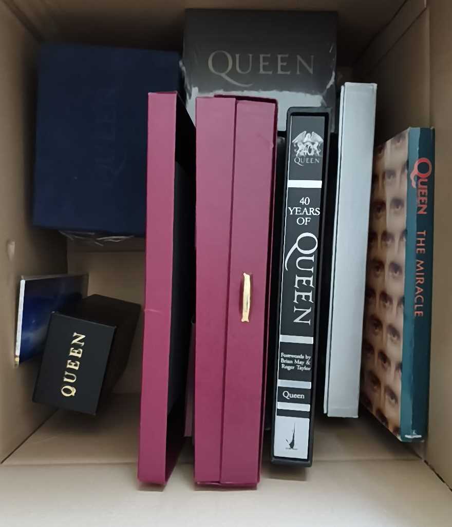 Lot 47 - QUEEN BOX SET PACK